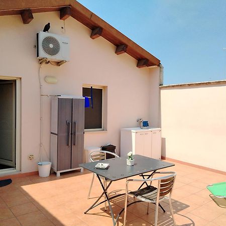 Mansarda Con Terrazzo Privato Apartment Барлета Екстериор снимка